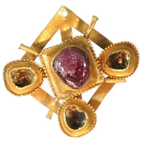 Late medieval early renaissance gold brooch